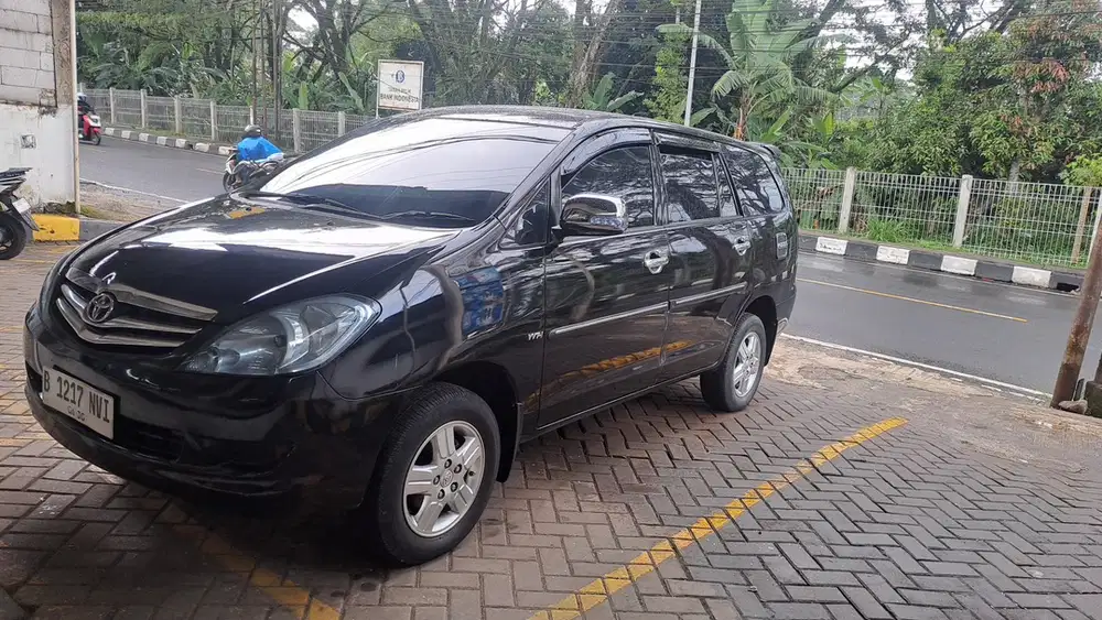 Toyota Kijang Innova 2006 Bensin