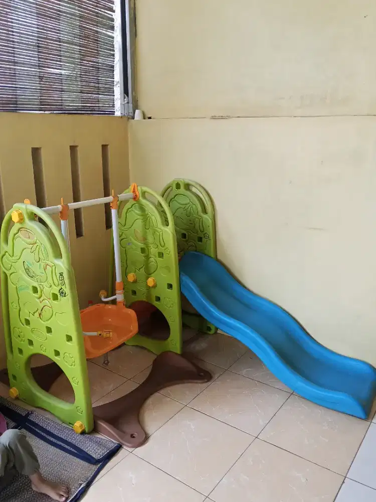 Perosotan anak playground