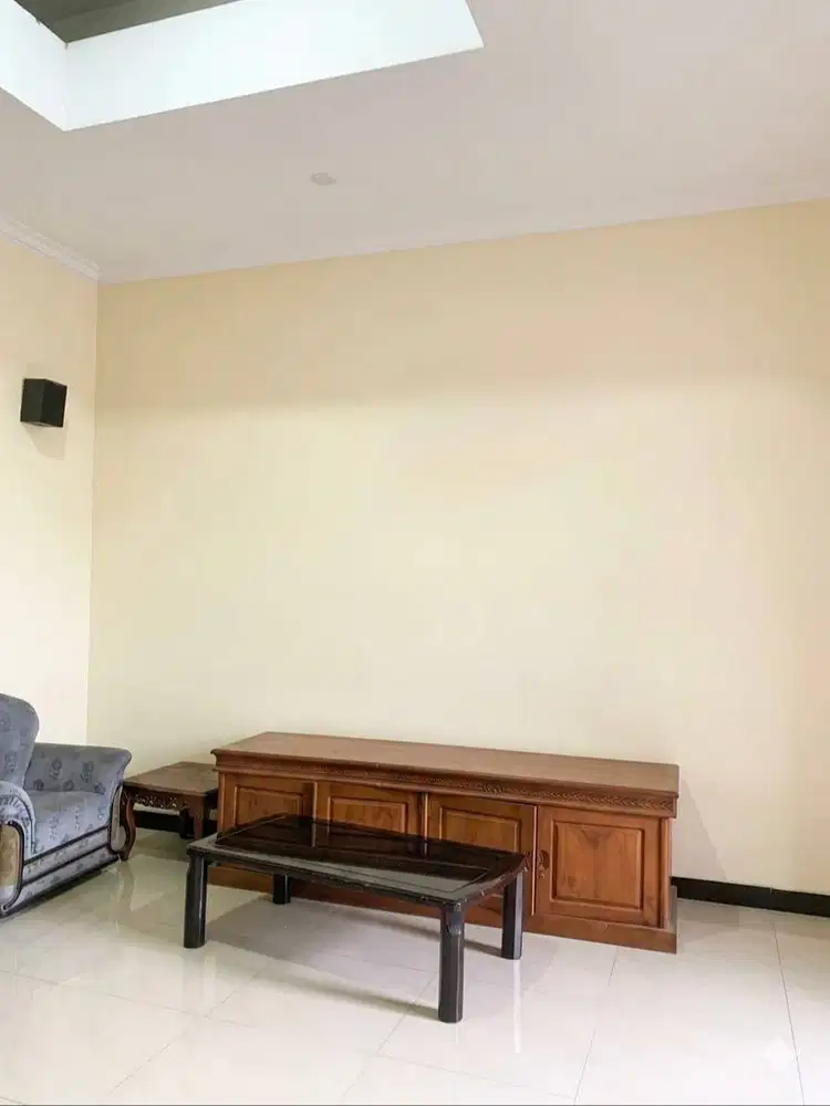 Dijual Rumah Royal Ketintang Siap Huni Terawat Ada Kolam Ikan