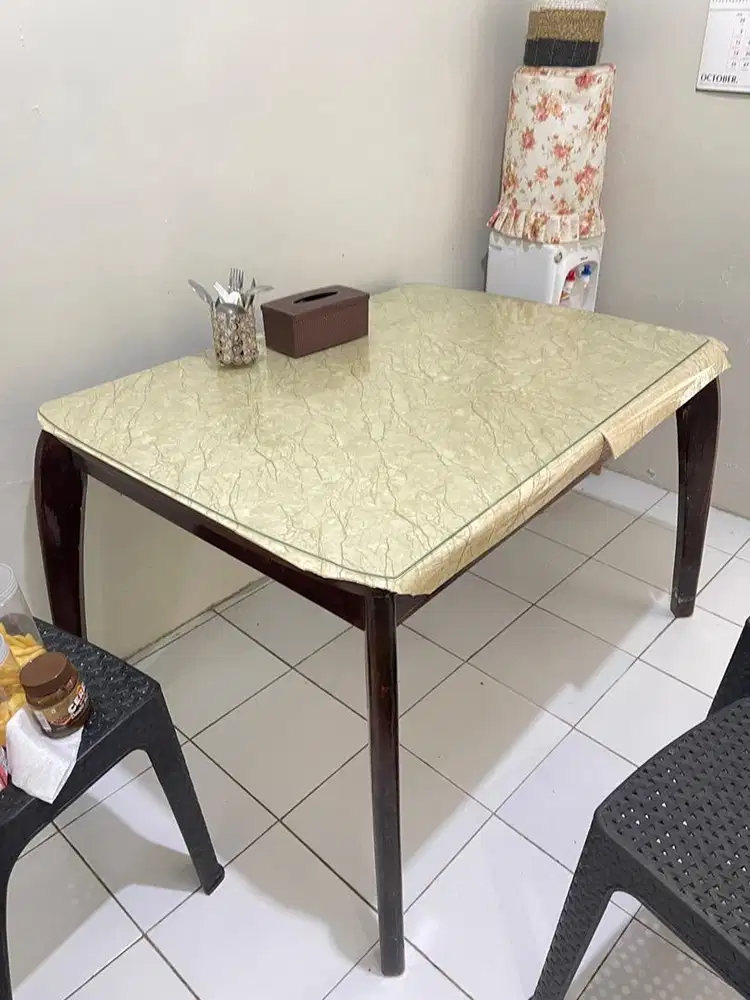 MEJA MAKAN KAYU ( HANYA MEJA )