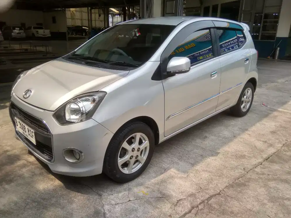 Daihatsu Ayla X AT 1000 2014 warna silver LOW Kilometer 38K