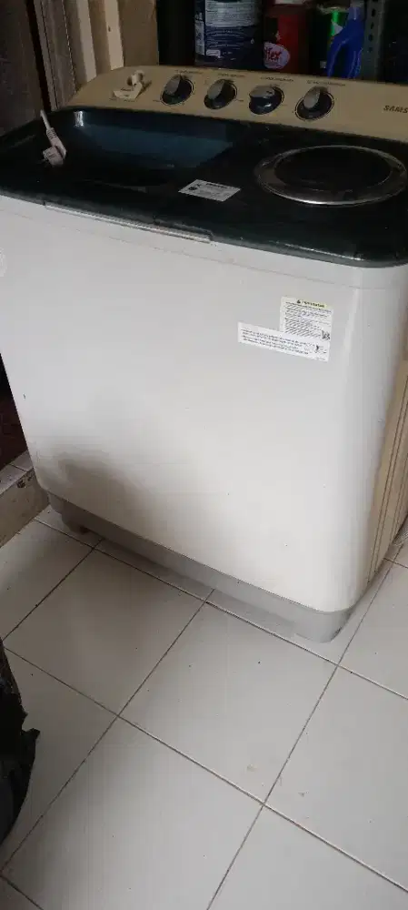 Mesin cuci 2 tabung merk Samsung