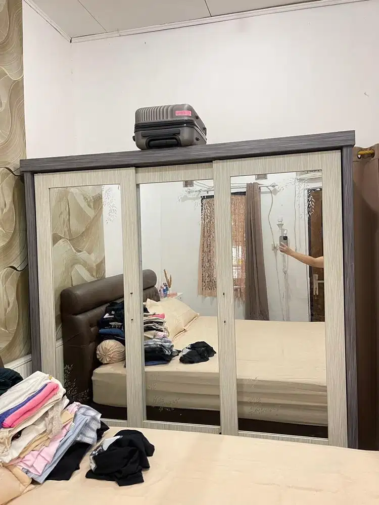 LEMARI PAKAIAN SLEDING FULL KACA