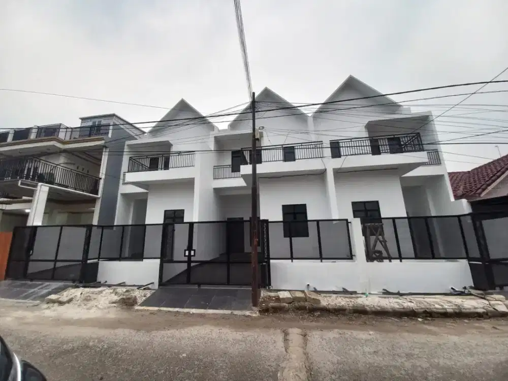Dijual Rumah Brand New 2 Lantai di Bulevard Hijau