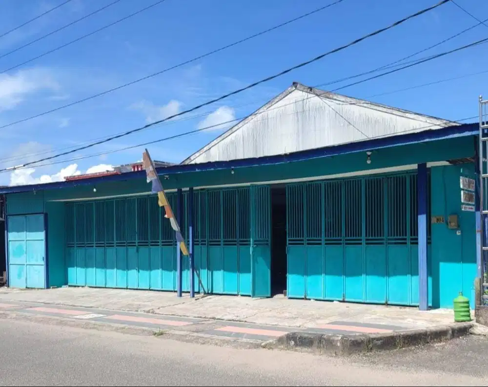 Gedung Toko dengan rumah sekat didalamnya