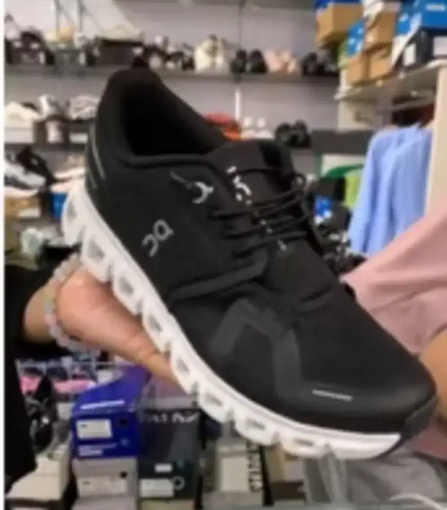 Sepatu runing OC nmr 44 Made in Vietnam