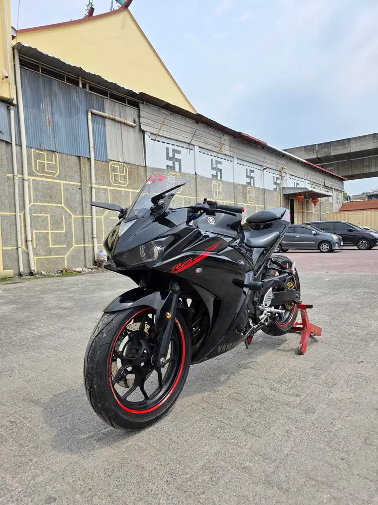 Yamaha R25 Hitam 2017