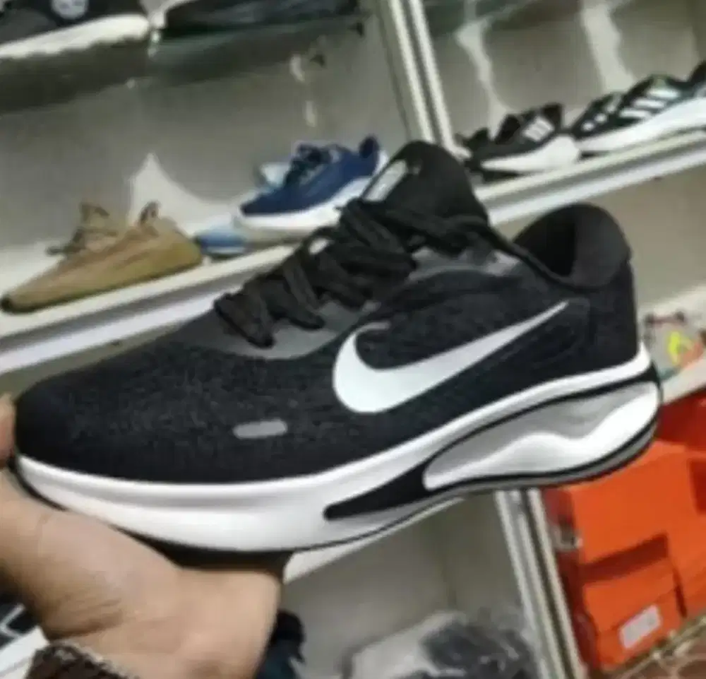 Sepatu runing Nike nmr 44