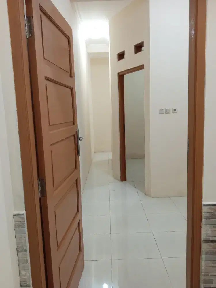 DISEWAKAN RUMAH/ KONTRAKAN KOSONG KELAPA DUA, KEBON JERUK