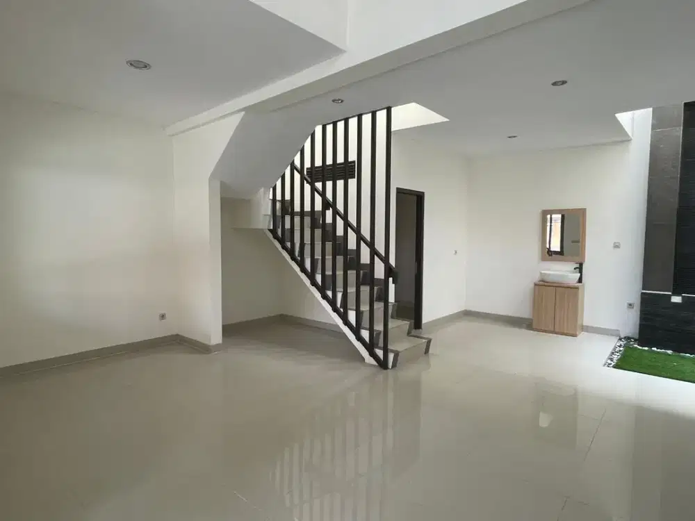 *TURUN HARGA TURUN HARGA*  BANYAK SUMBA    sudah renovasi 2 lantai Di Kota Baru Parahyangan