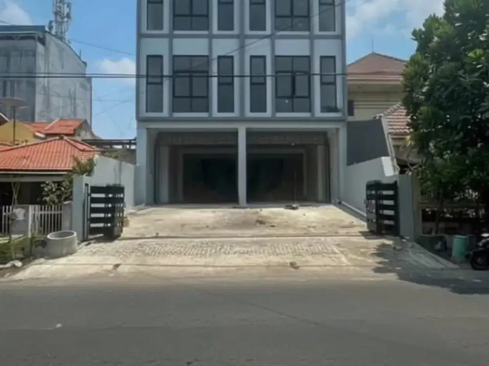 Ruko Raya Pucang 3 lantai dimensi 5x26 meterhadap selatan cocok untuk KOMERSIAL kantor, bank, Ekspedisi.coffeeshop
