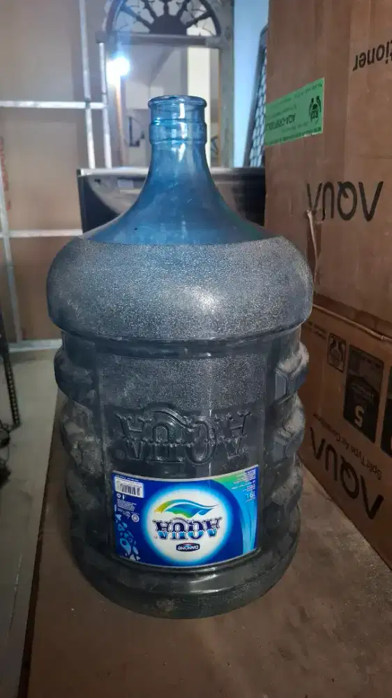 Galon air mineral kosong