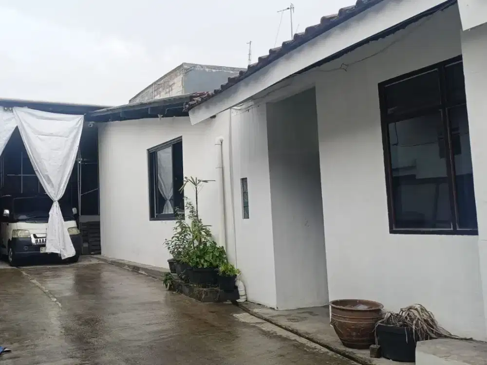 Rumah Lahan Luas Strategis di Andir Bandung