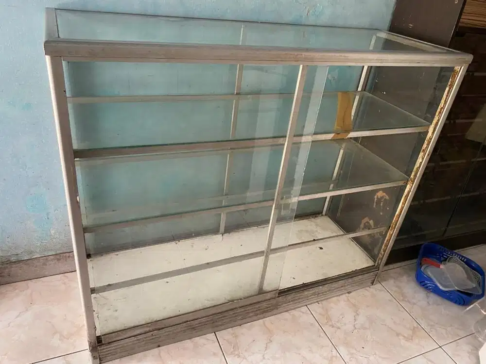 Etalase Kaca Jualan
