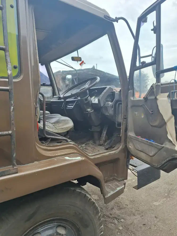 FUSO FIGHTER TANGKI FM517H Tahun 1986