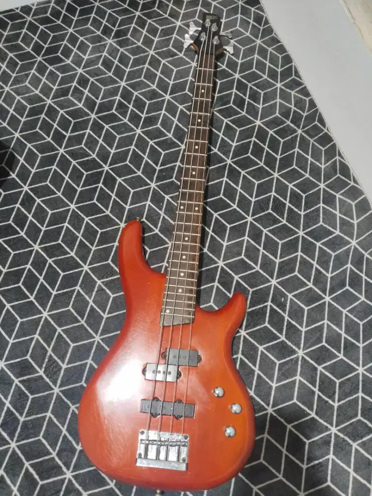bass elektrik ibanez sdgr custom bagus siap pakai mantap nett