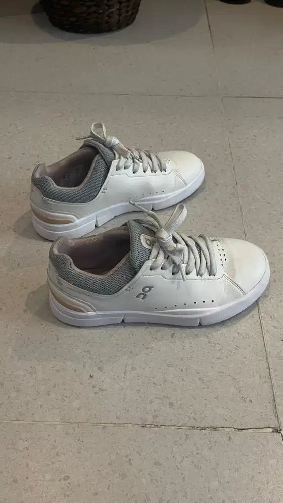 Sepatu ON Roger ORIGINAL- beli di swiss