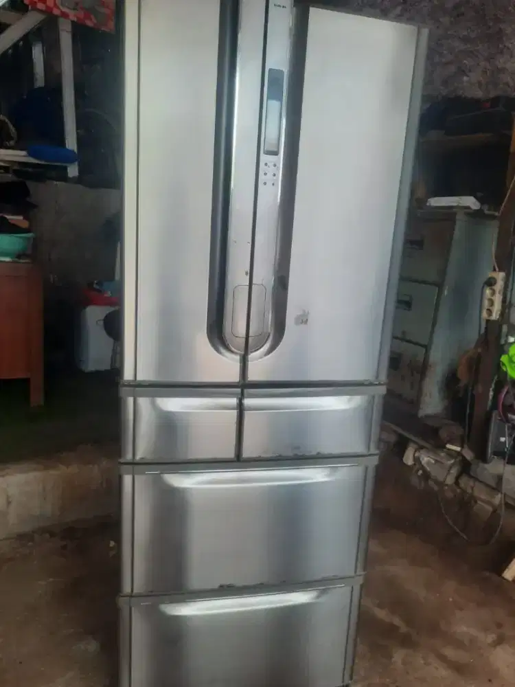 Kulkas toshiba model GR-L42FN