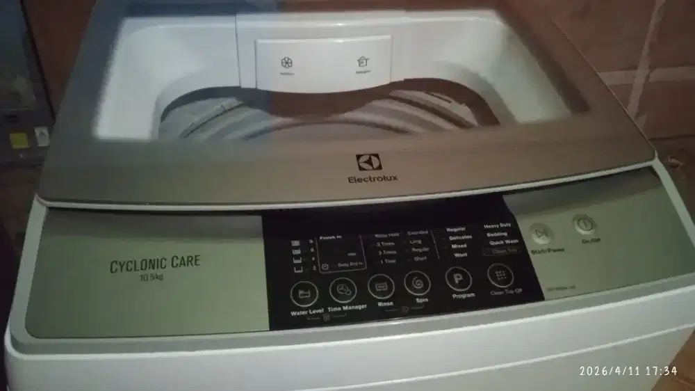 Mesin cuci toploading elextroluk