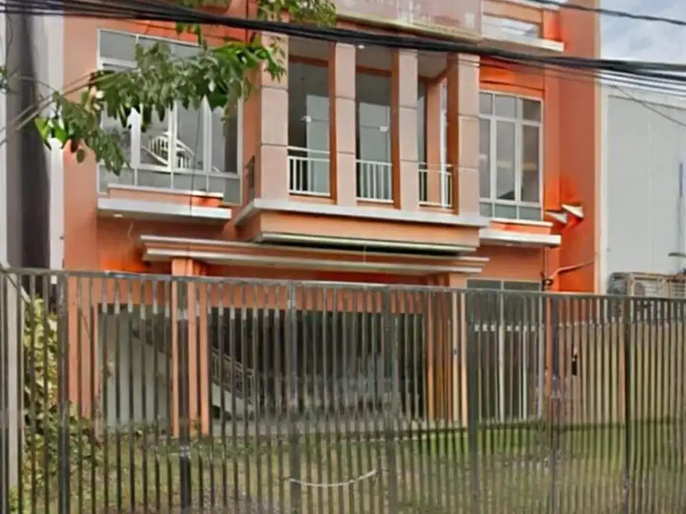 Bangunan Strategis cocok untuk usaha  Resto / Mini Market / Bank /  Showroom Motor lokasi di Ngagel