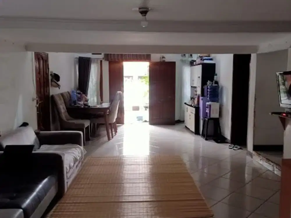 Dijual Hunian Nyaman dan Terawat 2 Lantai Harga Masih Bisa Nego Lokasi di Komplek Cibolerang Indah Margahayu, Bandung