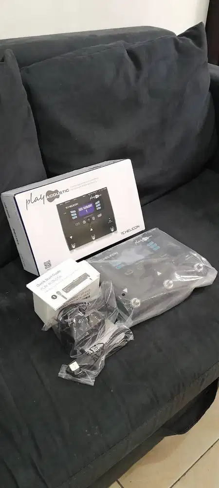 TC Helicon Play Acoustic Guitar Vocal Effect USB Audio Looper Like New