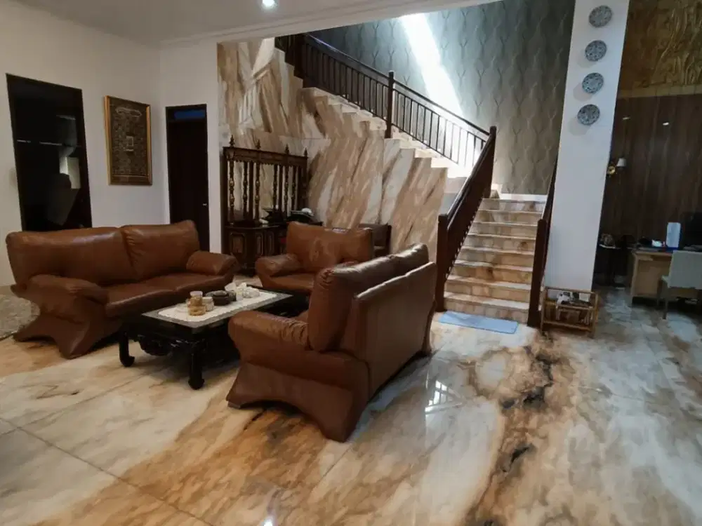 Rumah Lux di Komp. Singgasana Pradana Jl. Kuta Kencana Utara, Bandung