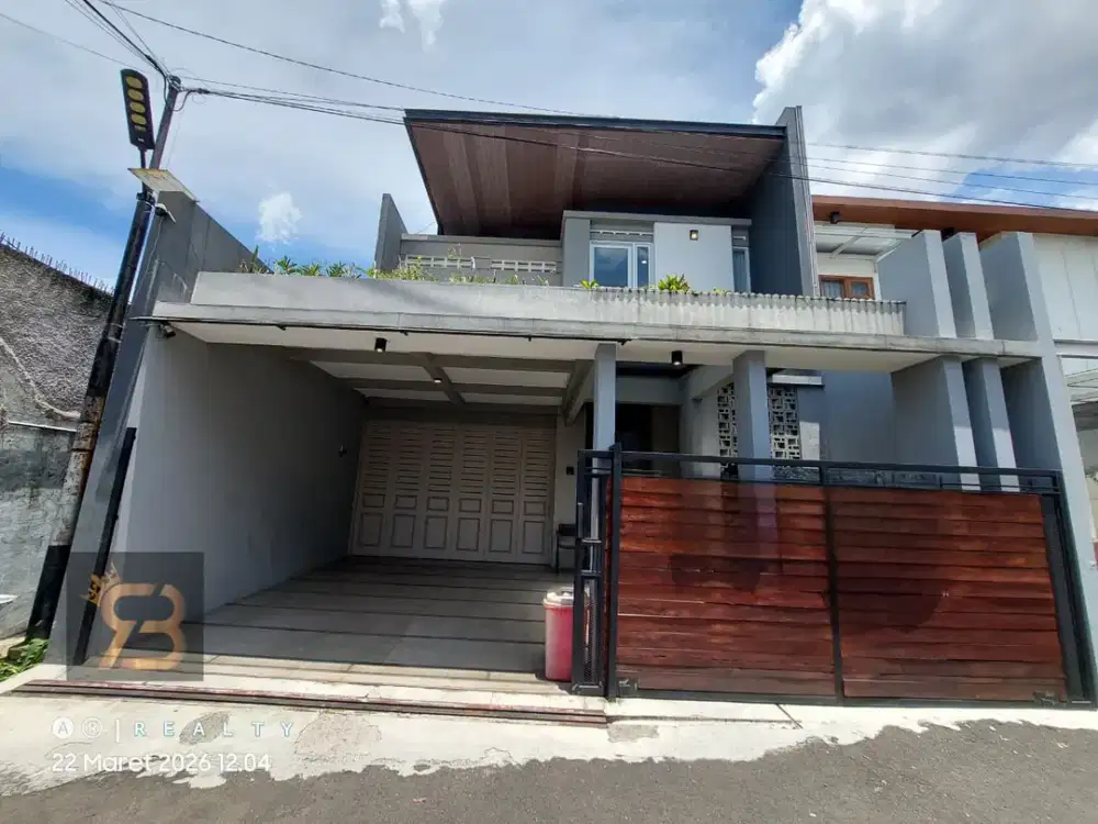 RUMAH MODERN DI ARCAMANIK BANDUNG Dengan Kolam Renang Pribadi