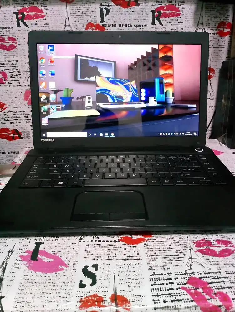 LAPTOP TOSHIBA C40D. RAM4GB. SSD256GB. Baterai Awet. No Minus