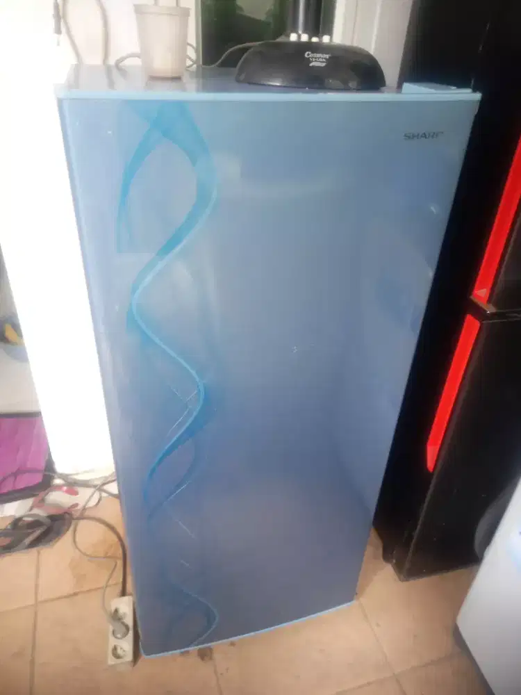 Kulkas 1 pintu sharp normal siap pakai dingin beku nego tipis