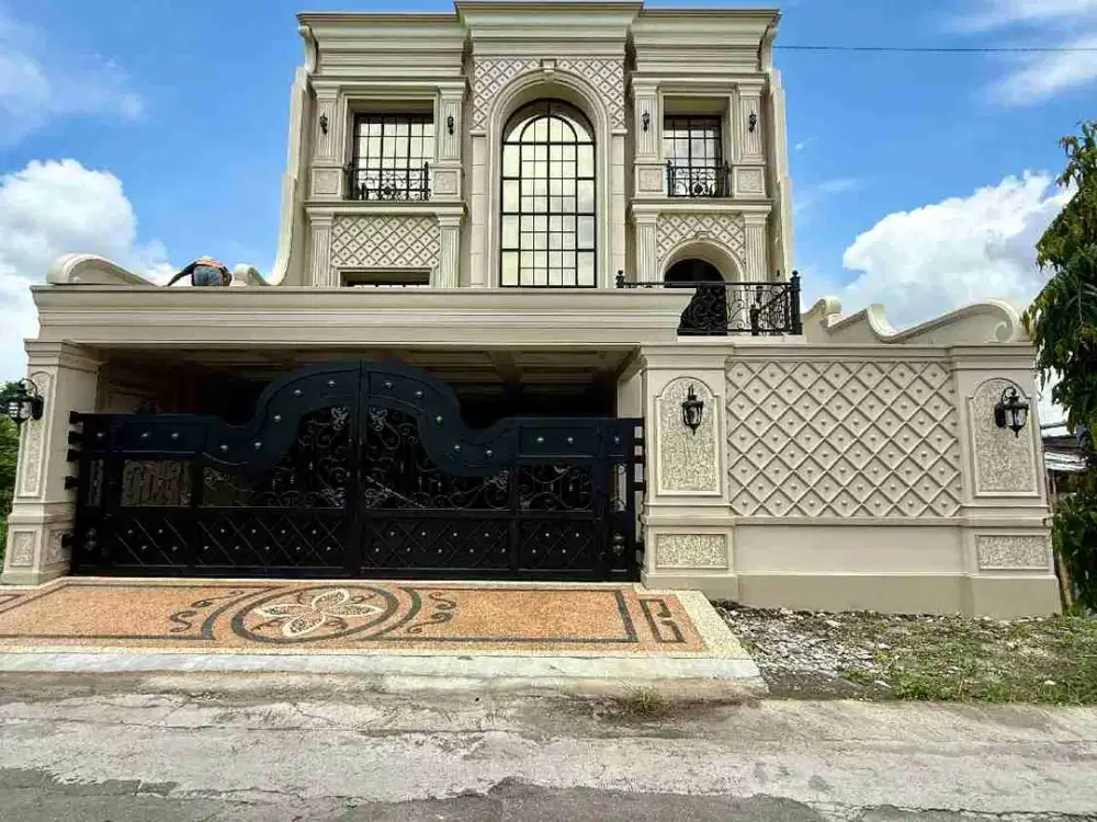 RUMAH MEGAH 3 LANTAI AMERICAN CLASIC MODERN ALA SULTAN DI BANYURADEN GAMPING
