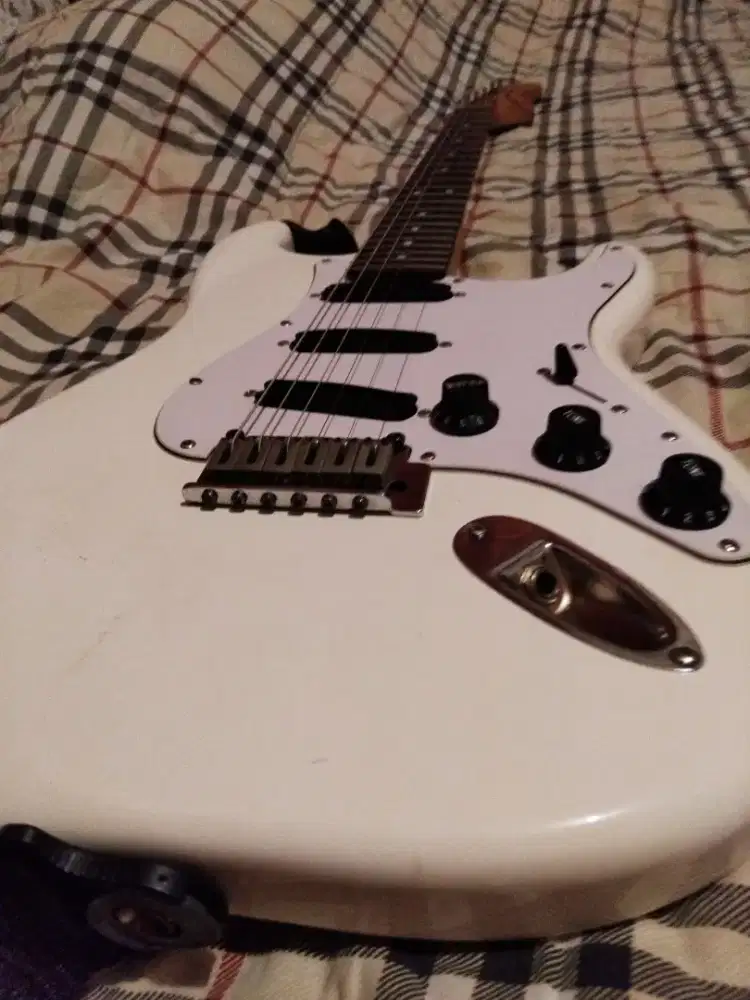 Gitar fender strocaster asli