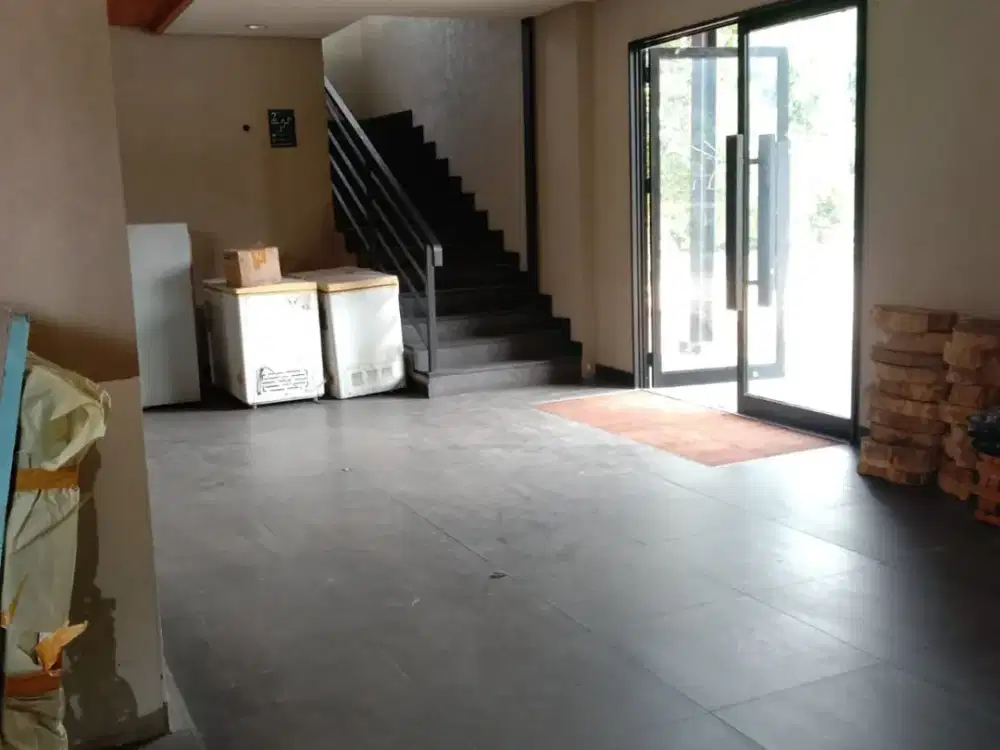 Disewakan gedung 2 lantai di Kayuringin Bekasi selatan