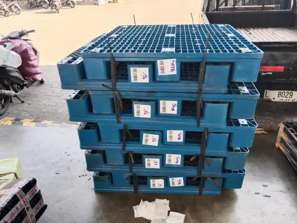 Pallet plastik second siap angkut