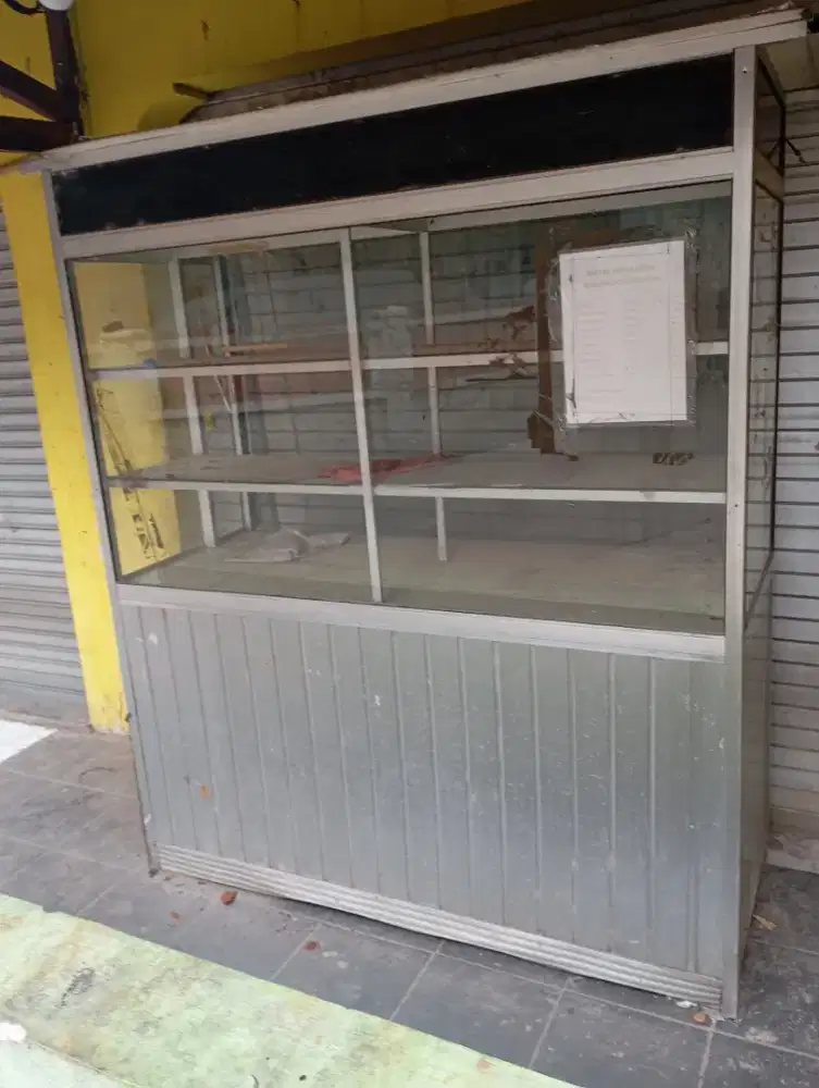 Etalase jualan masakan