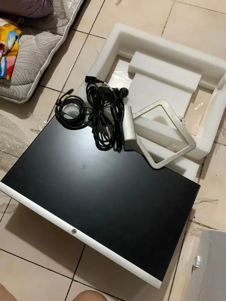 Di jual monitor merk HP