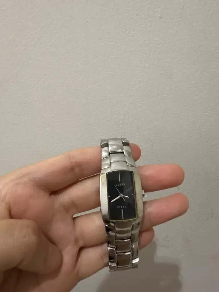 Jam Tangan Wanita GUESS Silver