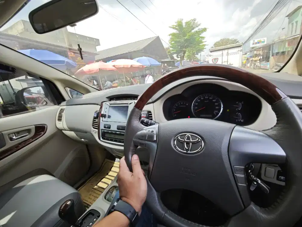 Kijang Innova V Luxury Matic