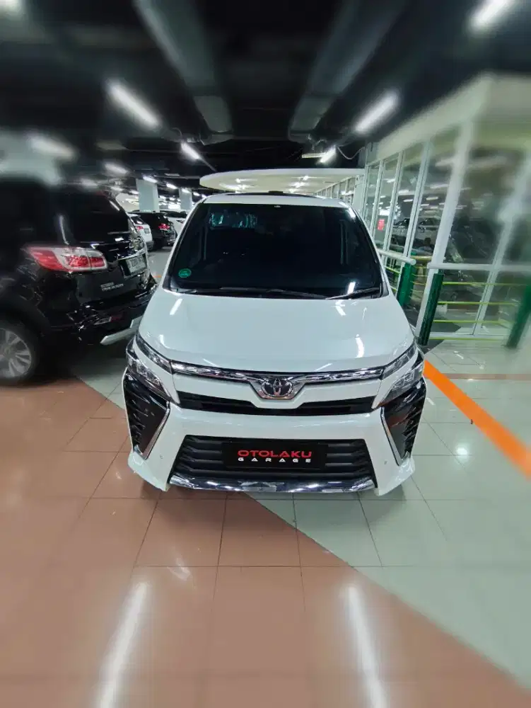 [ Very LowKm 52rb ] LowDp 11jt Toyota Voxy 2.0 At Putih Bergaransi 1th