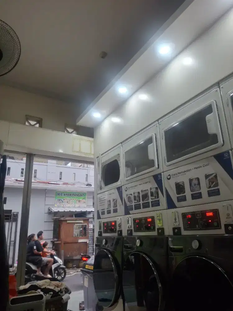 DIBUTUHKAN KARYAWATI LAUNDRY COIN