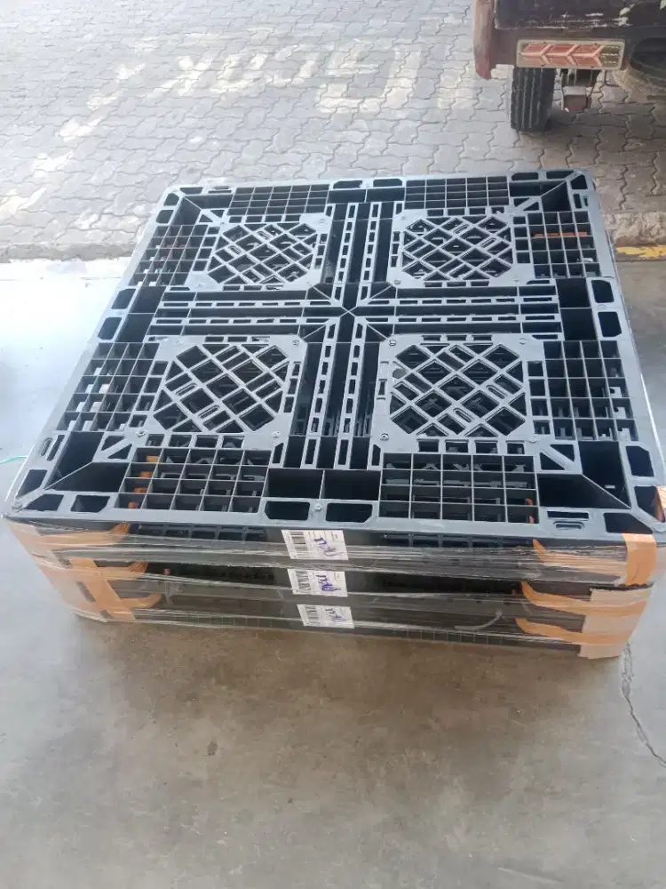 Pallet plastik second pilihan logistik