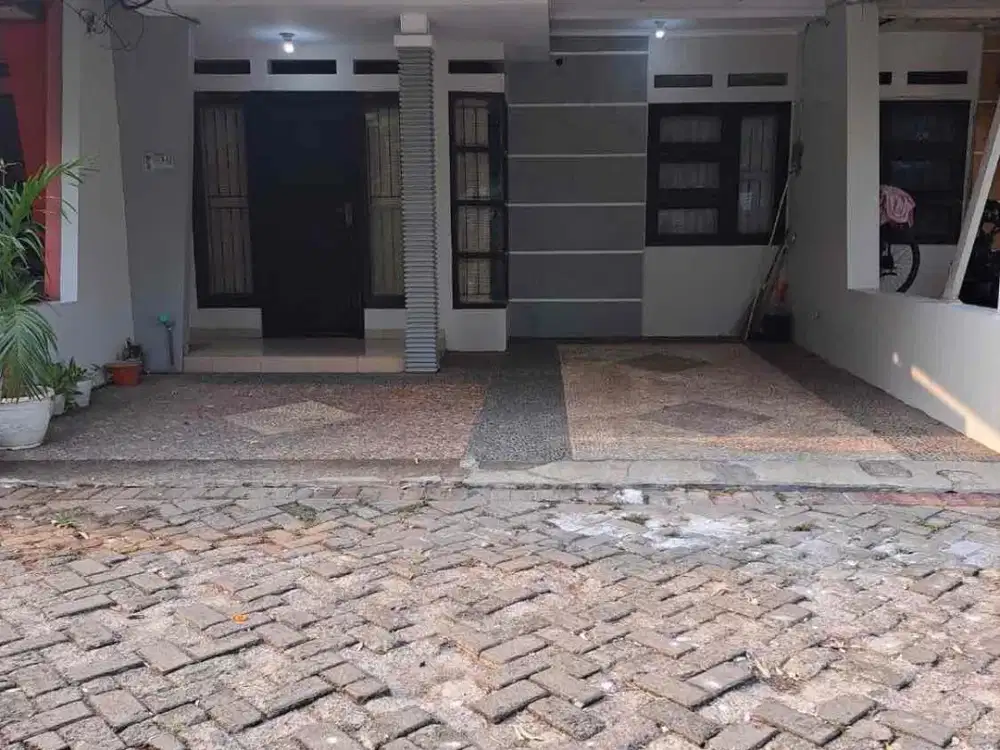 Disewakan Rumah Dekan Labsschool Cibubur