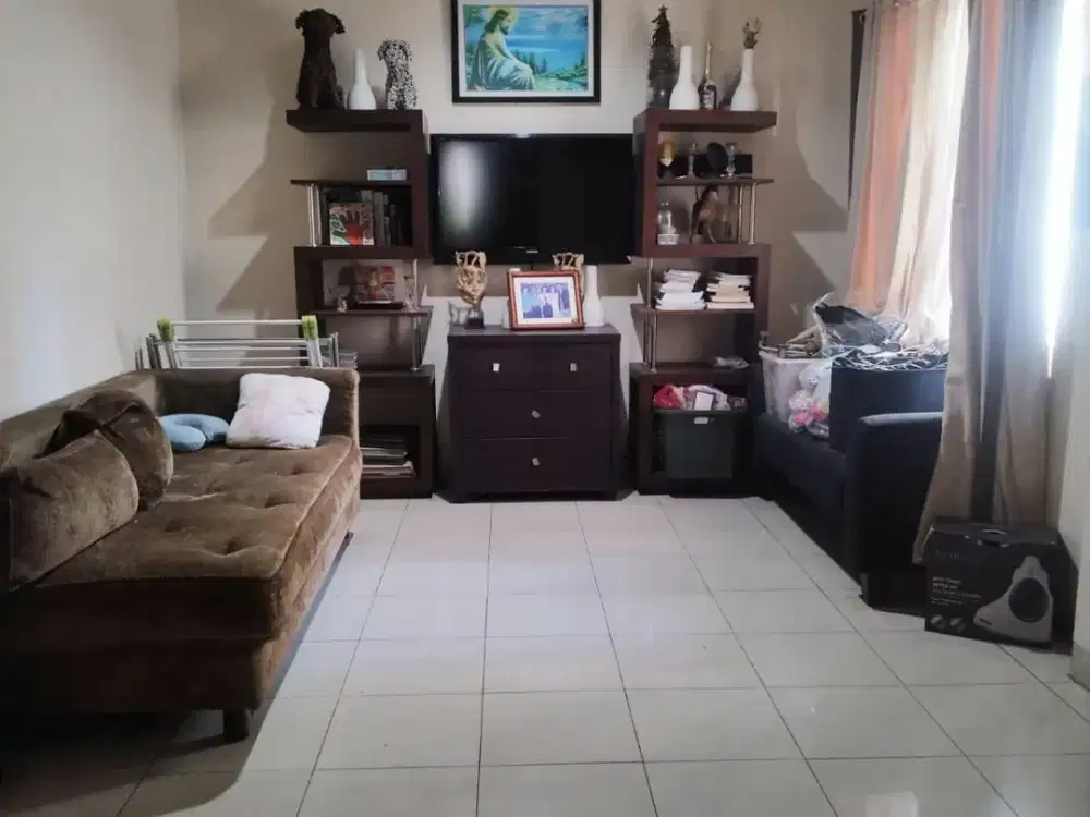 Dijual Rumah Strategis Dekat Pusat Belanja di Bintaro Tangsel Gb-18096