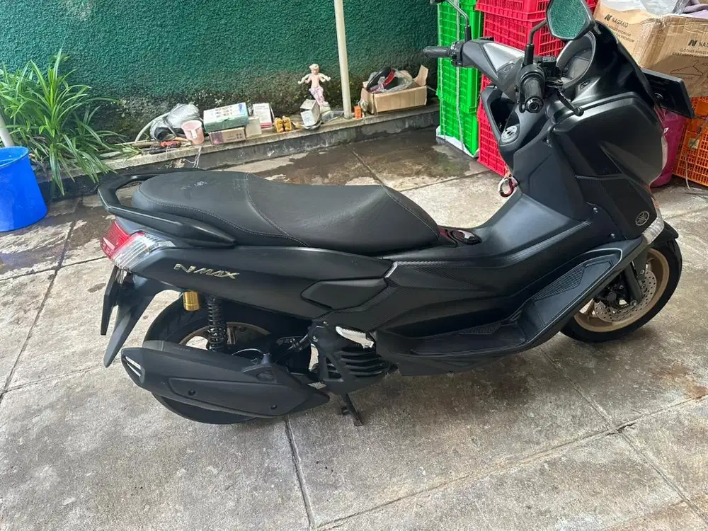 Yamaha N Max Hitam