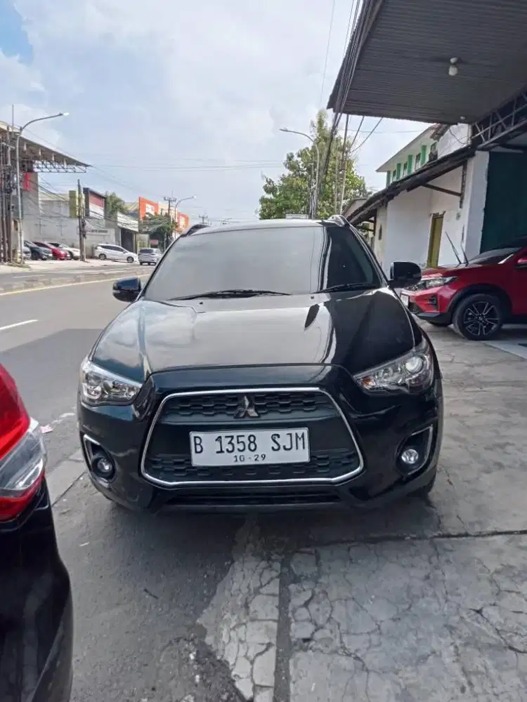 Mitsubishi Outlander PX 2.0 Matic AT tahun 2014 hitam DP minim