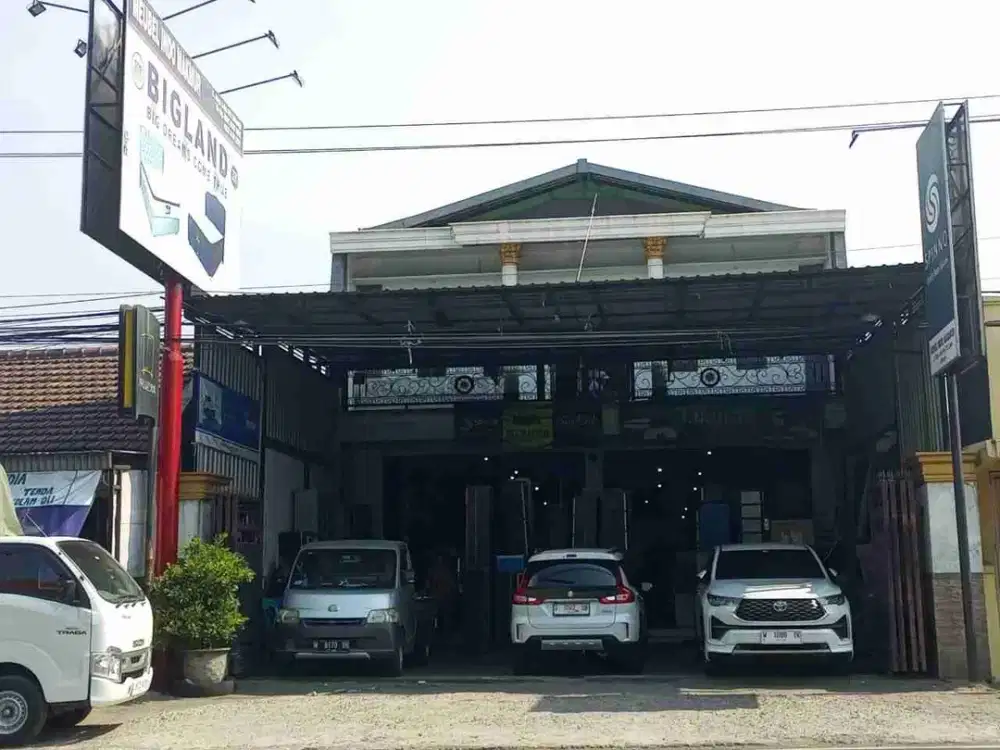 Dijual via lelang gudang toko mebel di raya lebo Sidoarjo