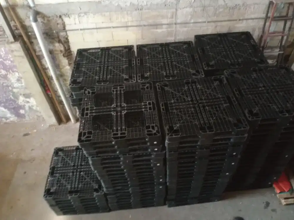 Pallet plastik second siap logistik