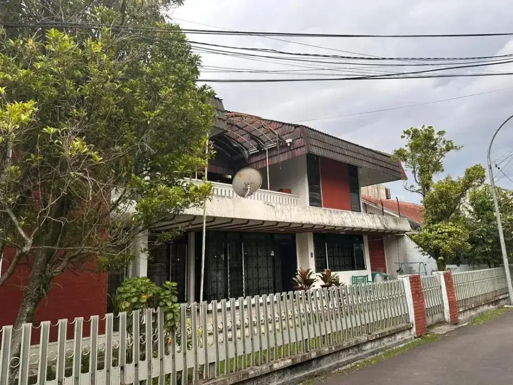 Rumah Nyaman Adem Luas Siap Huni di Sekelimus, Batununggal