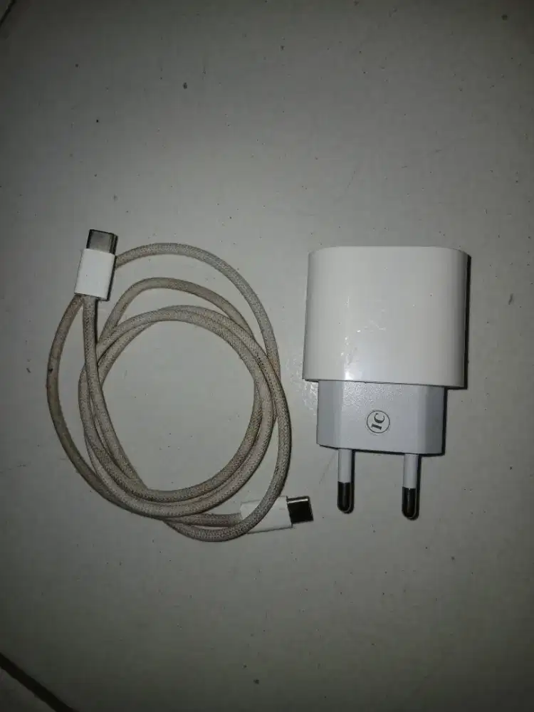 Apple 20W USB-C Power Adapter