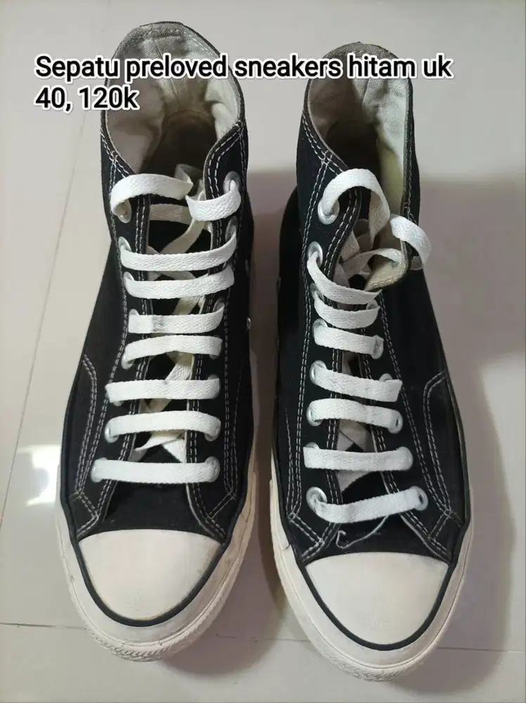 Jual sepatu, kaos & celana preloved